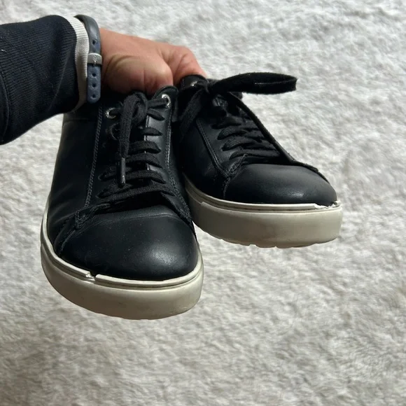 Birkenstock Black and White Sneakers with Minimalist Design - Picture 6 of 7